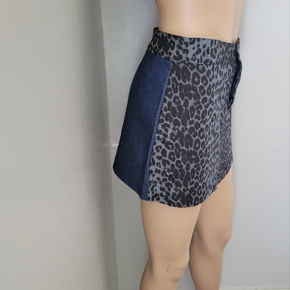 NWT! SELECTIONS BLUE GRAY & BLACK LEOPARD PRINT MINI SKIRT